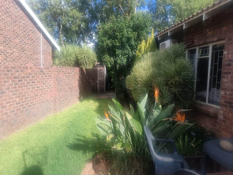 3 Bedroom Property for Sale in Rhodesdene Northern Cape